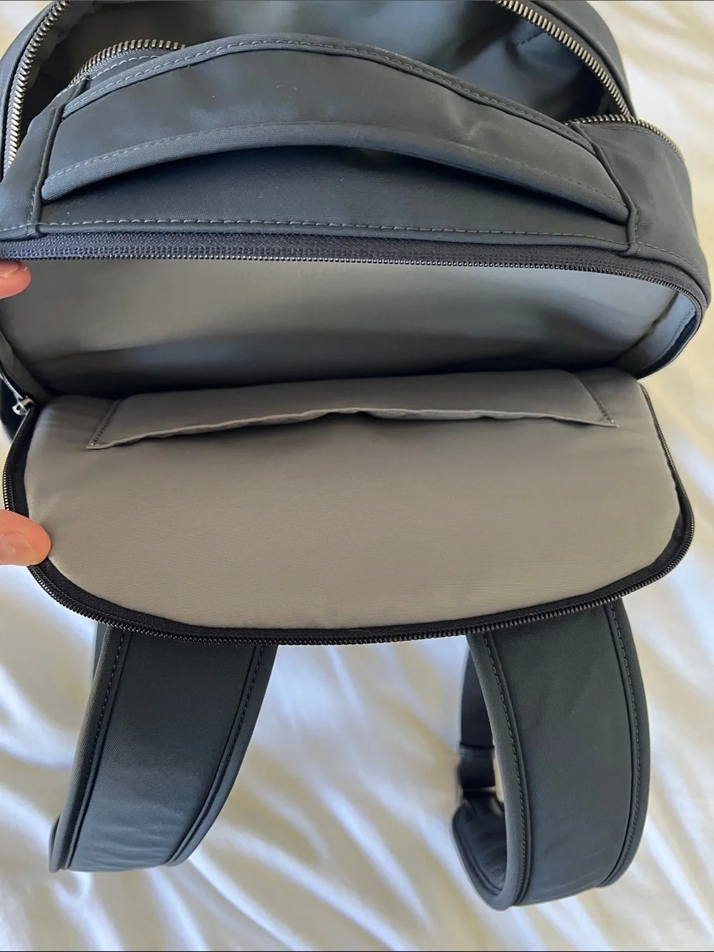 Away The Commuter Backpack - Navy